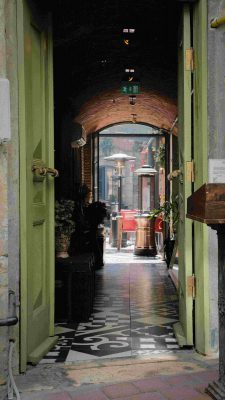 offene tür licht warm minimal_0005.jpeg